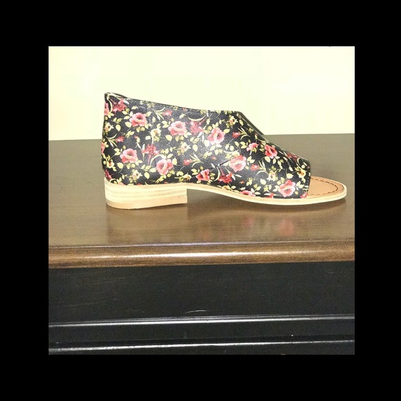 Floral Flat - Picture 4 of 6